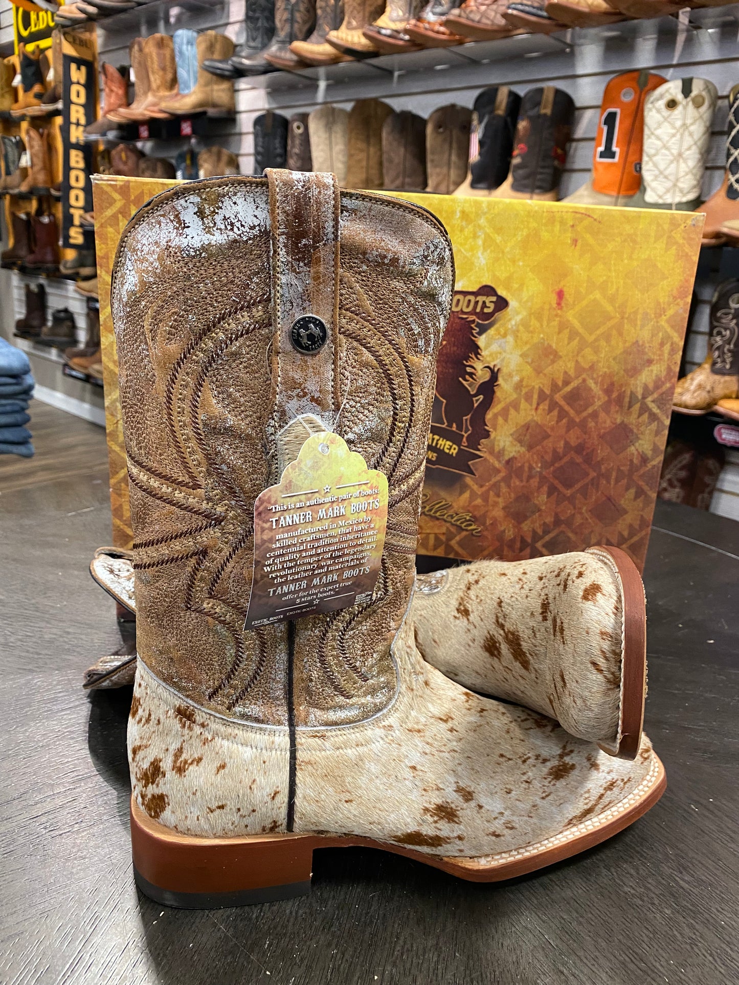 
                  
                    TM205580- Tanner Mark Cowhide - Honey & White
                  
                