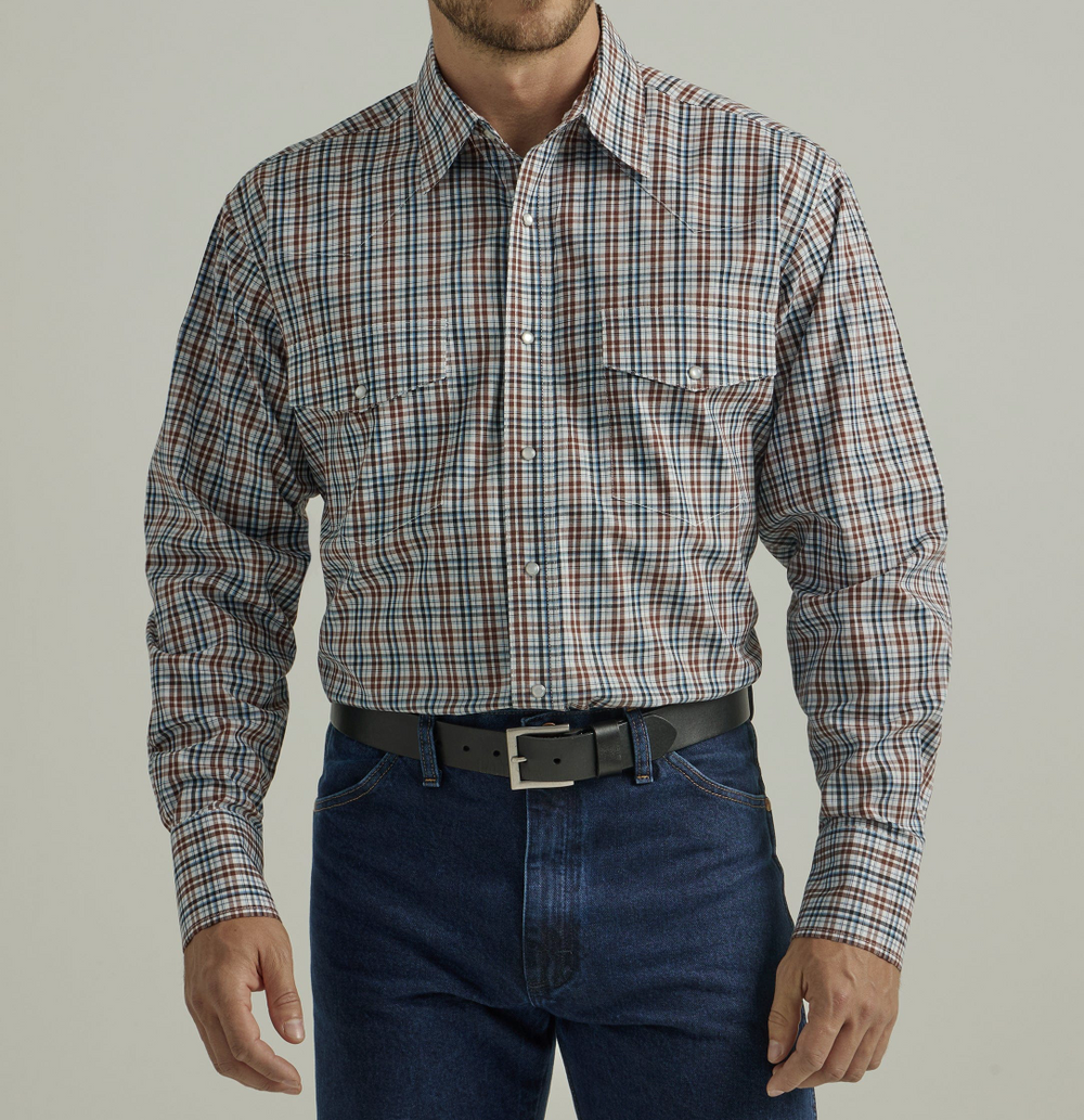 112330342- Wrangler Men's Classic Shirt - Brown Plaid