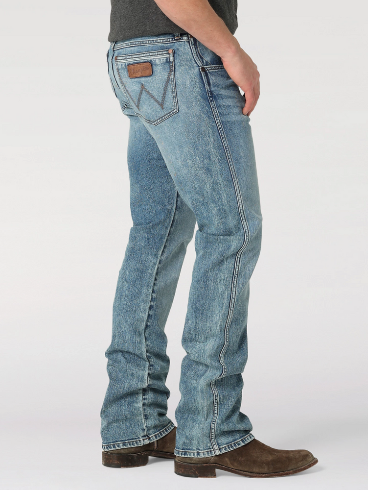 
                  
                    112315235 - Wrangler Retro® Slim Fit Bootcut - Surf
                  
                