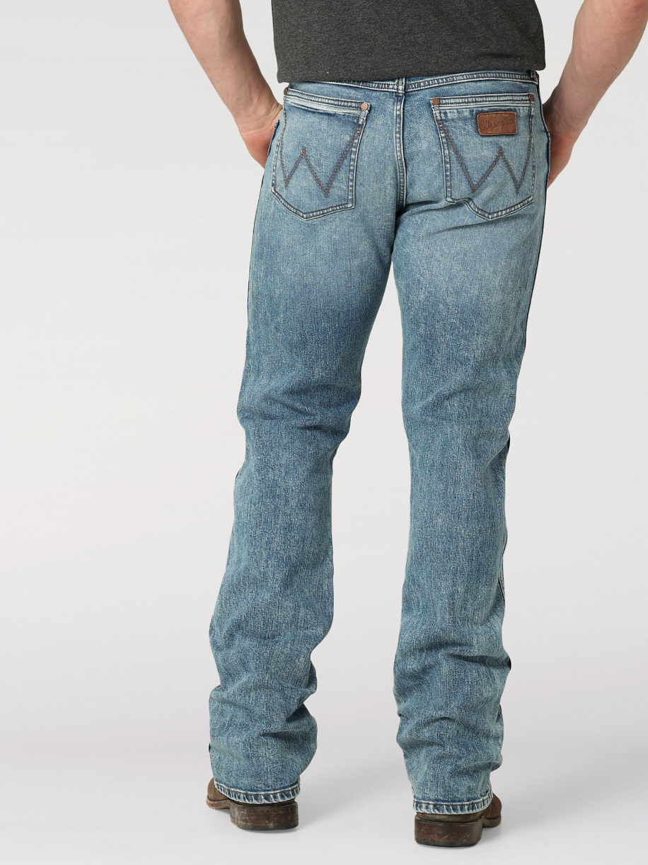 
                  
                    112315235 - Wrangler Retro® Slim Fit Bootcut - Surf
                  
                