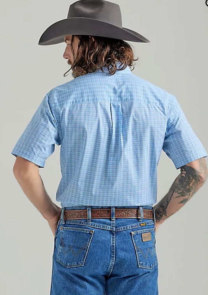 
                  
                    112324897 - Wrangler Men's George Strait Short Sleeve Shirt - Blue
                  
                